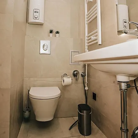 The Loft - Parking - Washer&dryer - Port View - Balcony