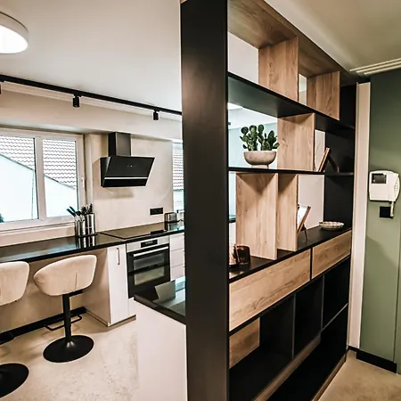 The Loft - Parking - Washer&dryer - Port View - Balcony Apartment